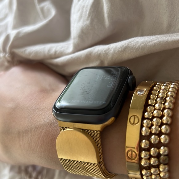 Apple Watch Series 5 40mm - Picture 3 of 8